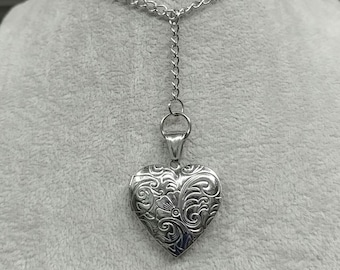 Heart Locket Curb Chain Heart Locket Necklace Non-tarnish Stainless-Steel Heart Photo Frame Locket Necklace Silver Heart Locket Pendant