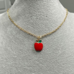 Snow White Necklace Apple Necklace 18k Gold Plated Stainless-Steel Necklace Poison Apple Pendant Charm Snow White Apple Necklace Apple Charm