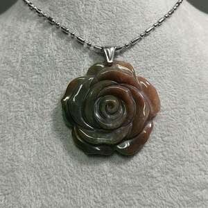 宝石の花のネックレス 大きなバラのペンダント ステンレススチール 