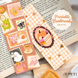 Puede incluir: Marcadores imprimibles con temática otoñal, con una calabaza, libros y hojas de otoño. Los marcadores miden 6,35 cm x 17,78 cm. El diseño incluye un patrón de cuadros y varias ilustraciones.