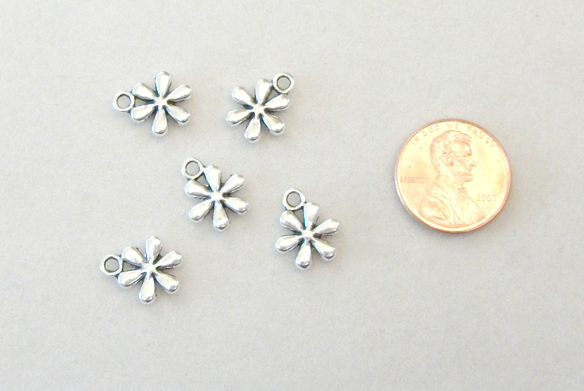 DIY charm Daisy flower charm silver alloy  very cute little daisy flower charms pack of 10 jewelry making embellishment gift tie on