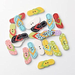 Niedliche kleine Flip Flop geformte Holzknöpfe Set von 6 Gebrauch zum Nähen, Scrapbooking, Kartenherstellung, Verzierung, Strand, Sommer Thema