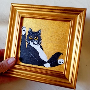 Peinture de chat de smoking sur l'or, gros chat drôle de smoking, cadeau pour les propriétaires d'animaux de compagnie petite peinture dans le cadre d'or de cru, idée de cadeau de chat mignon, cadeau d'amoureux des chats