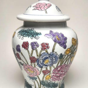 Vintage Ginger Jar hand painted Made in china