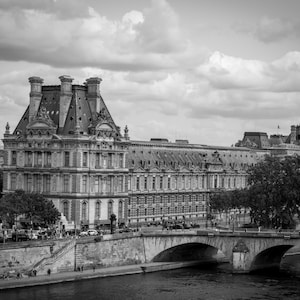 Timeless Parisian Architecture – Black and White Louvre Print on Matte Paper, Elegant Wall Art