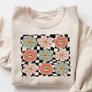 Comfort Retro Checkered Flower Sweatshirt, Boho Flowers Shirt, Checkered Floral Tee, Aesthetic Graphic Tshirt, Boho Hippie Tee