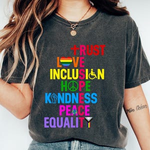 Camiseta con frase de orgullo: Camiseta retro cómoda LGBTQ con igualdad