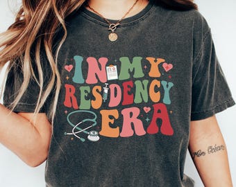 Retro Comfort Residency T-Shirt: Medical/Future Doctor Gift