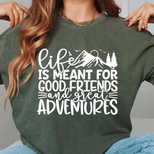 友達キャンプTシャツ、人生は良い友達と素晴らしい冒険のためにあるシャツ、親友キャンプスウェットシャツ、お揃いの親友旅行ギフト