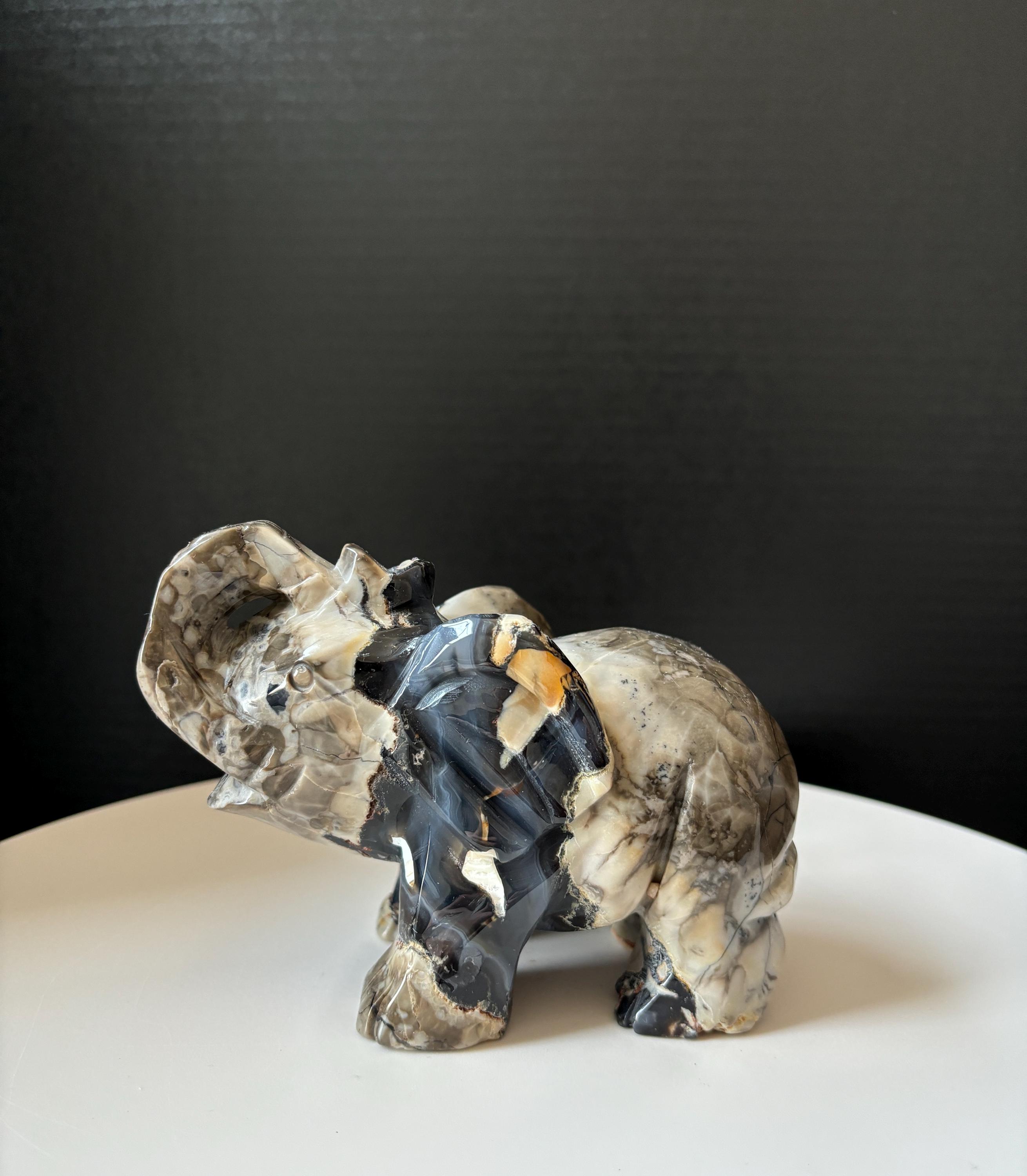 火山瑪瑙の象の彫刻：天然水晶、紫外線反応性 - Etsy 日本