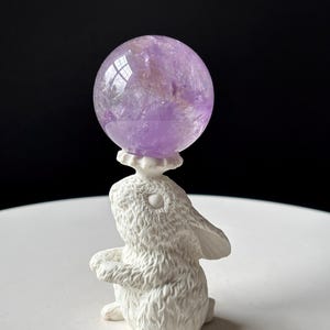 うさぎのSphere stand‪‪❤︎‬ White Baby Bunny Sphere Holder: Crystal Sphere Stand - Resin