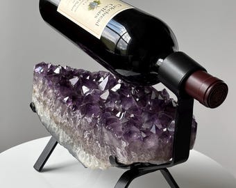 Brasilianischer Amethyst Cluster Weinhalter: Tiefvioletter Kristall Flaschenständer, Wohndekor