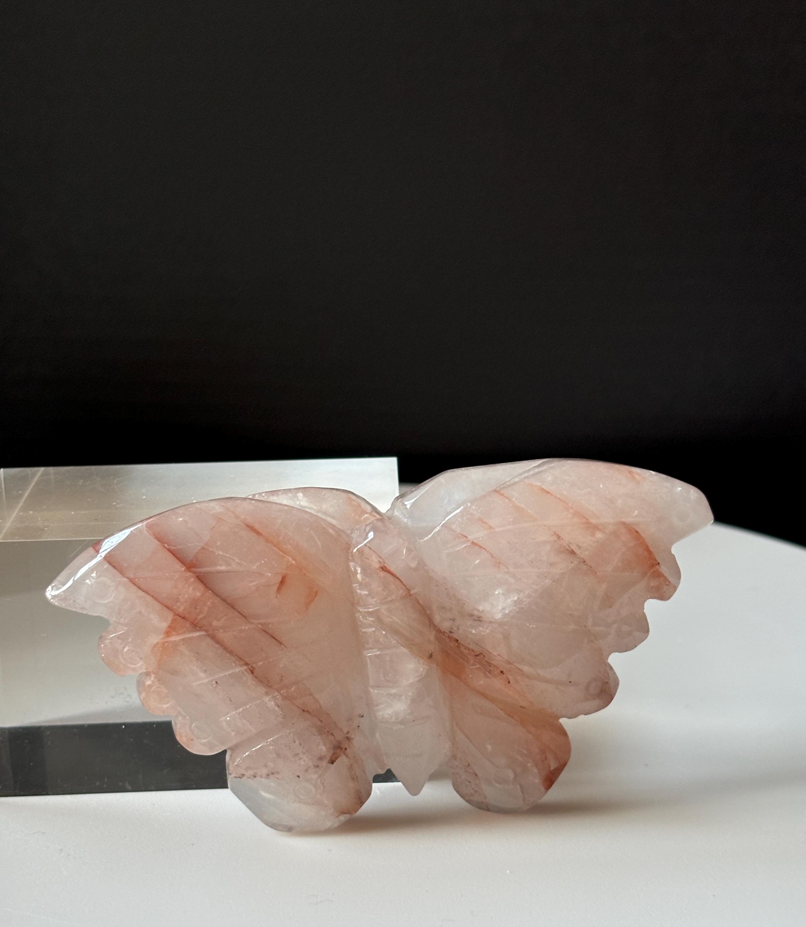 ファイアークォーツの蝶の彫刻：天然水晶の彫刻 - Etsy 日本