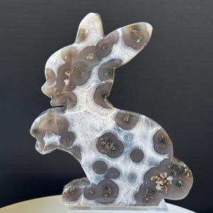 Flower Agate Bunny Carving: Hand Carved Crystal Figurine (XXL)