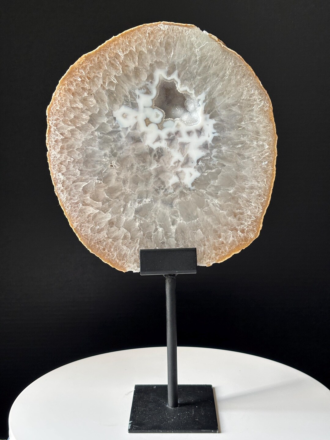 XL ブラジル産ドゥルージーアゲートスラブ：スタンド付き研磨済み未