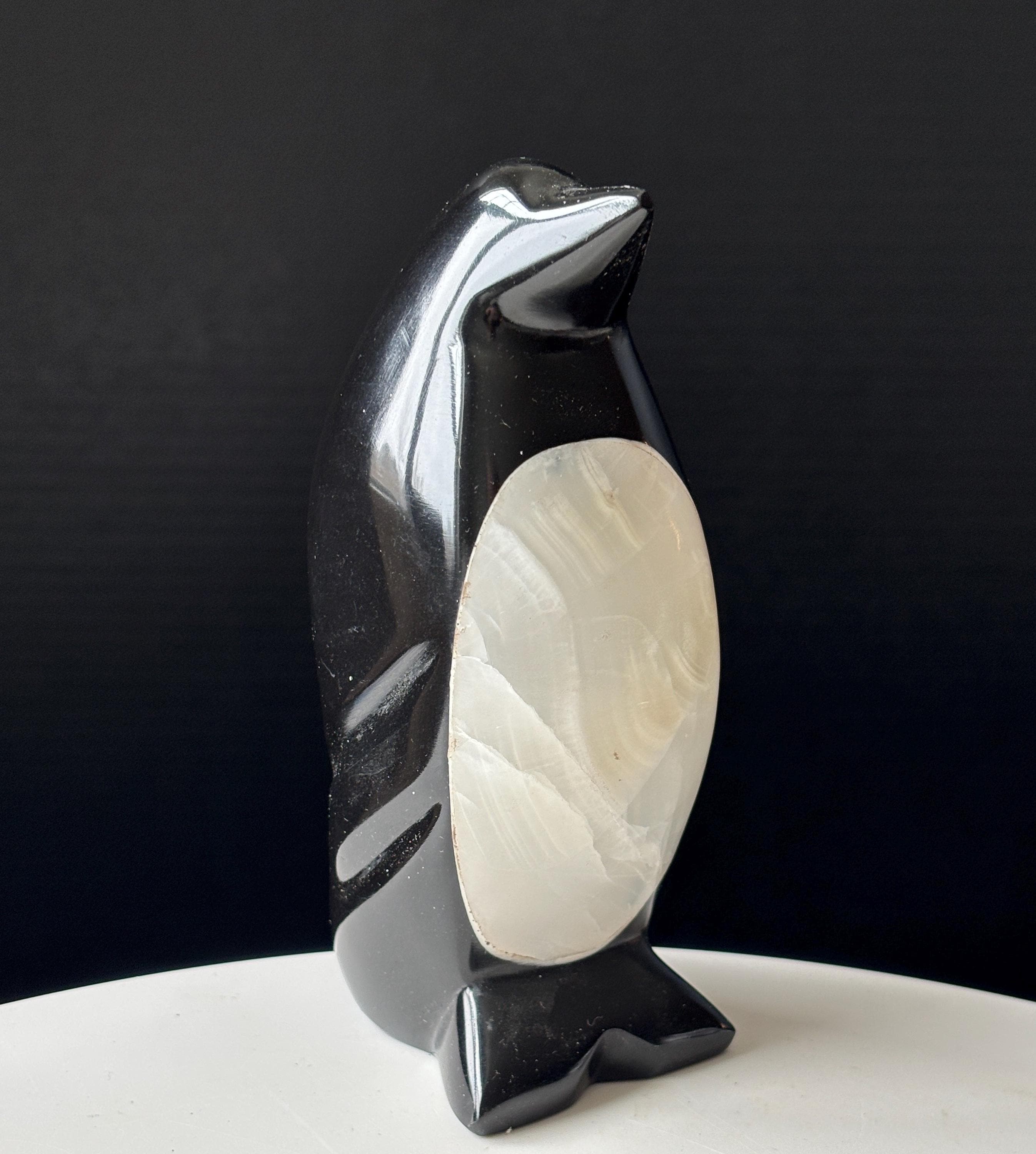 ハンドメイド ペンギン 彫刻 オブジェ 手彫りのブラックオニキスペンギン：最高級メキシコ産オニキスストーン