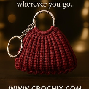 Tami Tiny Heartkeeper – PDF-nyckelringsmönster | Virkguide på 5 språk (En/De/Es/Fr/IT)