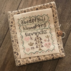 Queen of Hearts Needlebook and Fob PDF