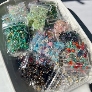 Doe-het-zelfpakket, mysterie van 15 g, monsterzakjes: verrassingsverscheidenheid kralentassen voor het maken van sieraden, oorbellen, bedels, kettingen