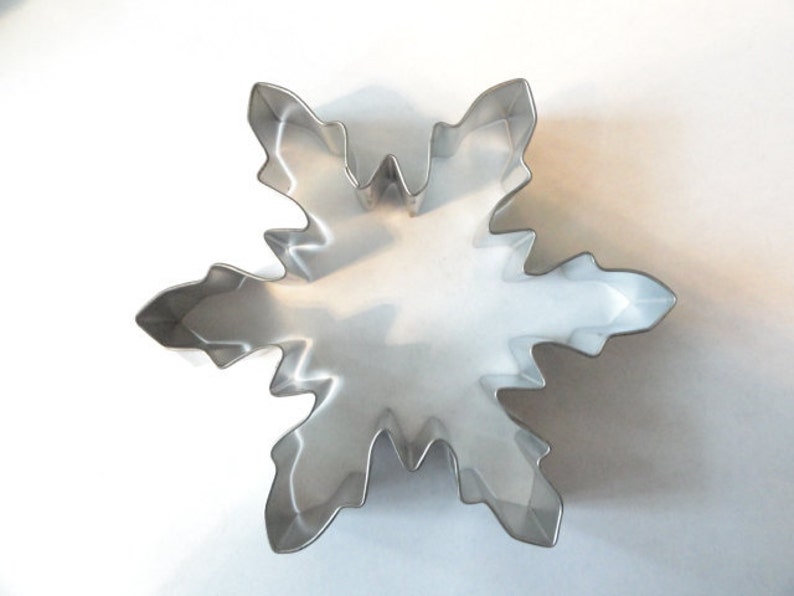 LARGE SNOWFLAKE Metal Cookie Cutter about 5 inches 1053 image 1