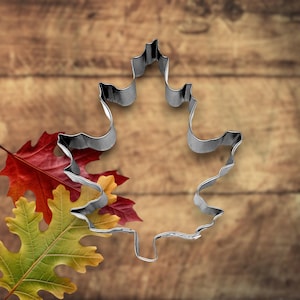 Large OAK LEAF Metal Cookie Cutter   about 5 inches     1065