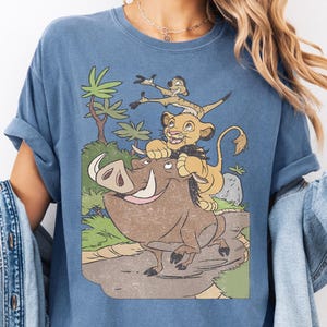 Maglietta Comfort Colors® del Re Leone retrò, maglietta Disney Animal Kingdom anni '90, t-shirt Simba, Timon e Pumba, girocollo vintage DisneyWorld Safari