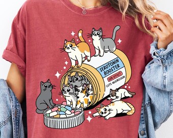 Comfort Colors® Serotonin Booster Katzen T-Shirt, Katzenliebhaber T-Shirt, Katzen Mama & Papa Rundhalsausschnitt, Katzenliebhaber Geschenk, Mentale Gesundheit T-Shirt, lustiges Katzen Shirt
