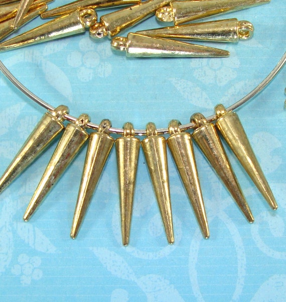 色々セット 50 Gold Spike Beads 22mm Charms (42444) Plastic Spike Studs