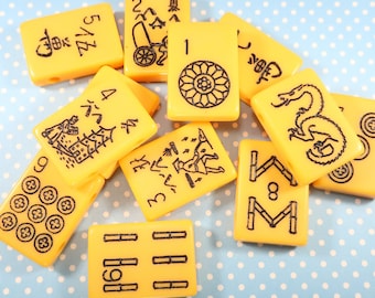 12 Mah Jong Tile Beads Butterscotch Yellow Plastic 2 Hole Black Print Rectangle Jewelry Supplies Chunky Asian Tile Game 30mm 22mm Golden