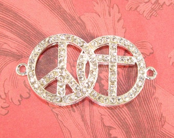 Pulsera con dije de cruz de la paz, 8 diamantes de imitación, conector de barra, plata con cristal de 2 vueltas (46640), 1 3/4", liquidación de artículos de joyería.