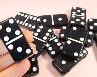 12 schwarze Domino Perlen mit weißen Punkten Bulk Chunky Kunststoff 2-Loch Rechteck Spiel Fliesen Schmuck Zubehör Altered Art Armbänder 39mm x 20mm