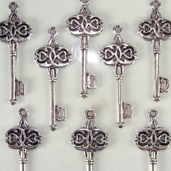 45mm Celtic Skeleton Keys Silver Pewter 8 Each (31564)