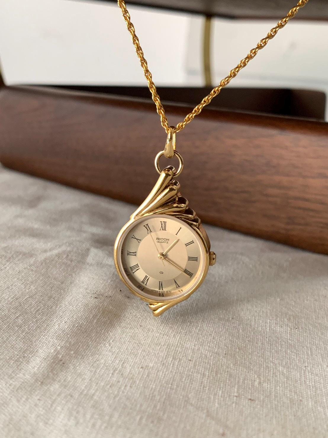 Vintage RICOH Gold Tone Metal Pendant Watch With Chain  display picture 3