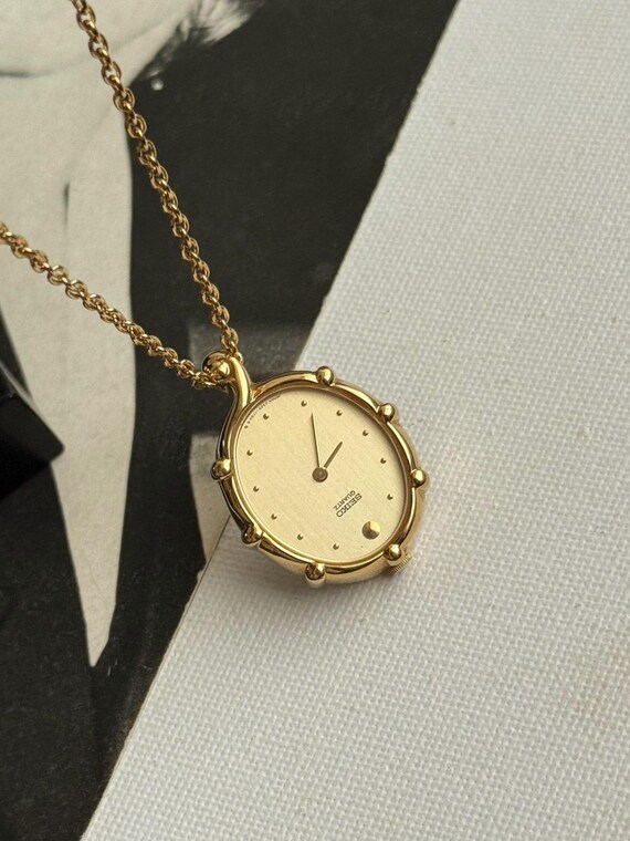 Rare SEIKO Vintage Gold Tone Metal Pendant Watch With Chain  display picture 2