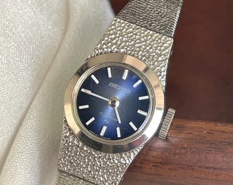 Vintage Seiko Watch Women Silver Gold Tone Day Date 7N83  display picture 1