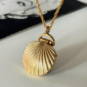 Rare ALBA SEIKO 90s  Vintade shell Digital Gold tone Pendant Watch With Chain Necklace, Japan, Japanese Watch, Quartz Watch, Watch Necklace