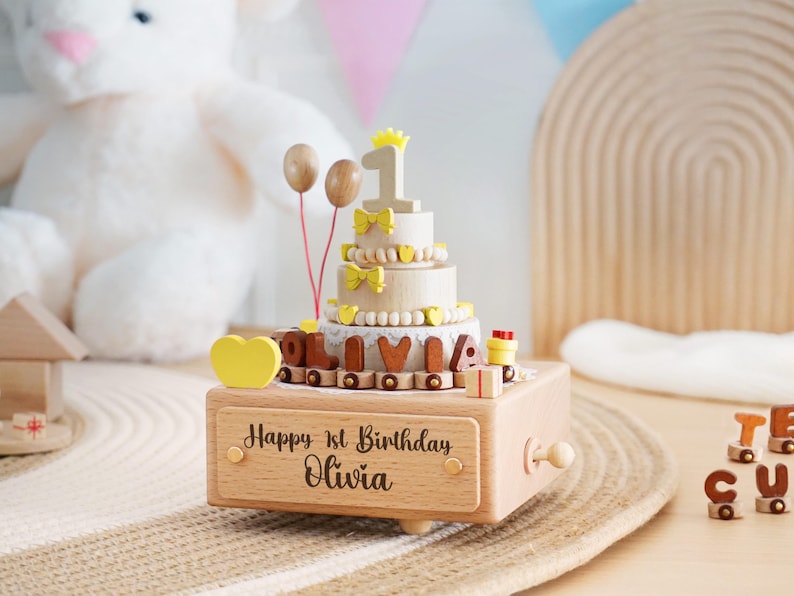 Boîte à musique en bois personnalisée : cadeau de baby shower image 12