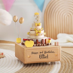 Boîte à musique en bois personnalisée : cadeau de baby shower image 13