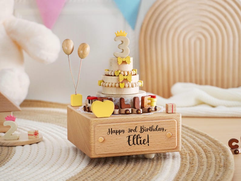 Boîte à musique en bois personnalisée : cadeau de baby shower image 13