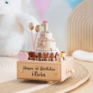 Boîte à musique en bois personnalisée : cadeau de baby shower image 1