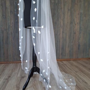 Floral veil floor length veil chapel veil with flowers ivory Custom 3d floral veil Unique wedding veil flower cathedral veil Bridal veil