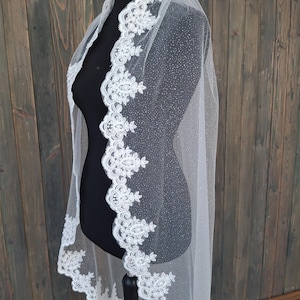 Lace veil in lace trim veil Mantilla veil with glitter veil trim Wedding veil in knee length veil Short mantilla veil ivory Chapel veil lace