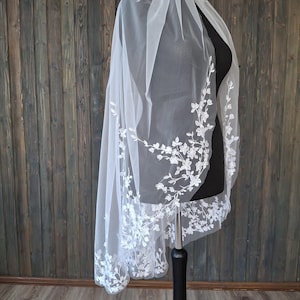 Velo corto con pizzo ricamato, velo da sposa al ginocchio, velo ricamato con fiori, velo corto floreale in stile boho hippie, velo a vite, punta delle dita