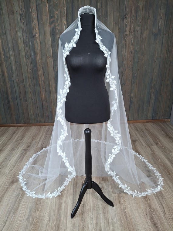 Wedding veil with lace and sparkle detail Luxury Sequins Lace Cathedral Train Veil Bridal Veil Wedding  main image 3