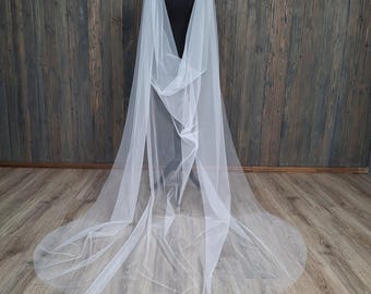 Mantella da sposa con velo lungo fino al pavimento e bordo grezzo, mantella da sposa personalizzata con velo e strascico sulle spalle, velo color avorio, mantella in stile inglese, velo moderno