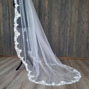 Mantilla veil with lace veil trim Floor length veil with sparkling lace Wedding veil with lace trim veil chantilly lace veil brida lace veil