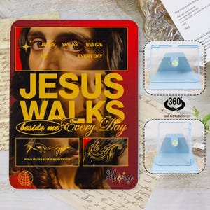 Peut inclure: Une coque de tablette rouge et dorée avec le texte "JESUS WALKS beside me Every Day" et une image de Jésus. L'étui comprend également un support de tablette bleu avec une rotation à 360 degrés.