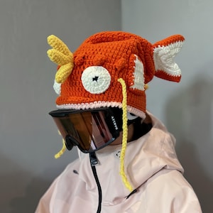Funda para casco de esquí y snowboard, bicicleta, tejido a crochet, con forma de pez mágico, gorro con capucha de talla única para adultos y niños, color naranja, también en versión de gorro normal