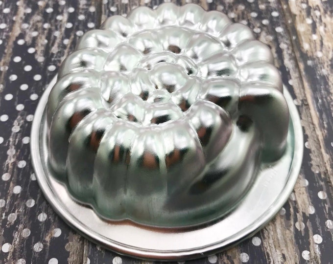 NAUTILUS Bath Bomb & Baking Mold, Metal, 3 3/4" wide, Sea, Ocean, Mermaid, Shell, Beach, Two Wild Hares