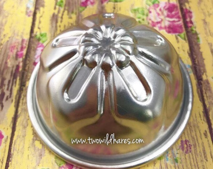 OLEANDER/DAISY Flower Bath Bomb Mold, Metal, 3-1/8", Two Wild Hares